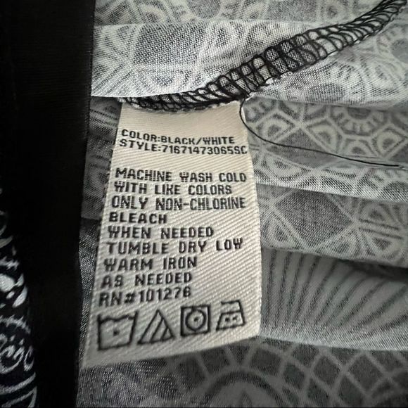eci New York V-Neck Dress in Modern Black and White Print Tie Back Size Medium - Picture 9 of 9
